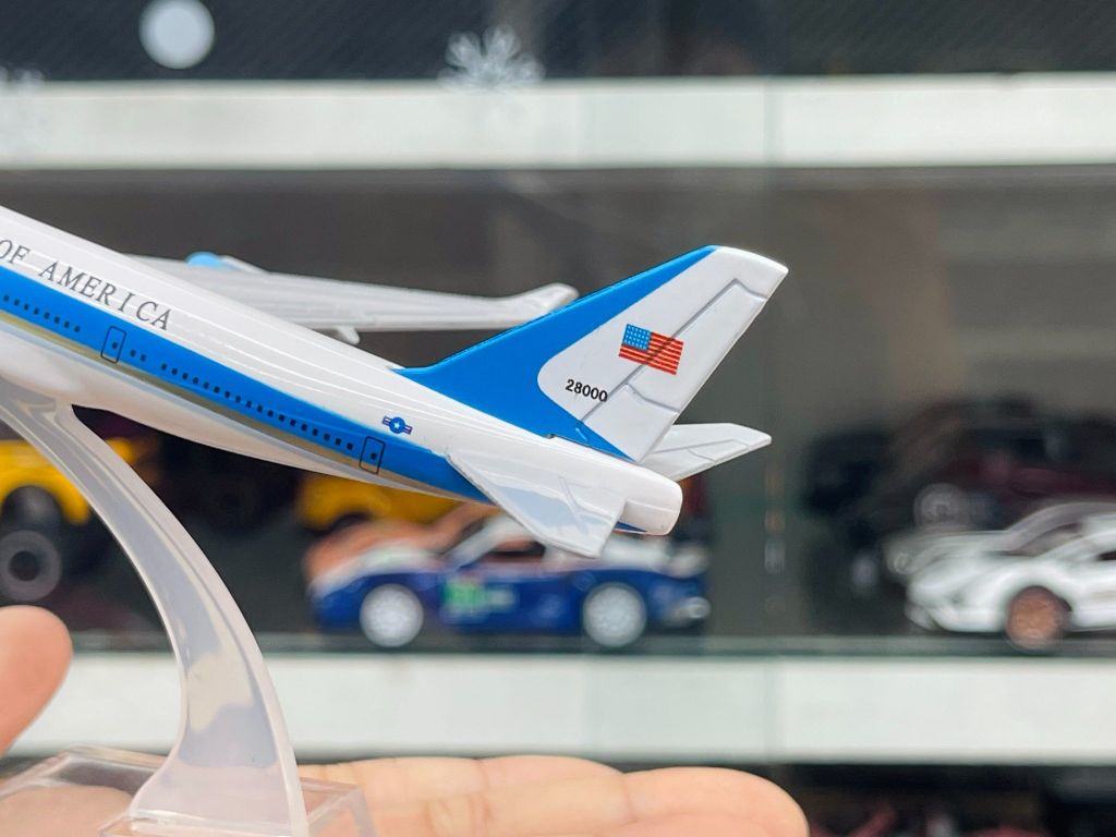 Mô hình máy bay Chuyên cơ tổng thống Mỹ Boeing B747 Air Force One 16cm MB16015