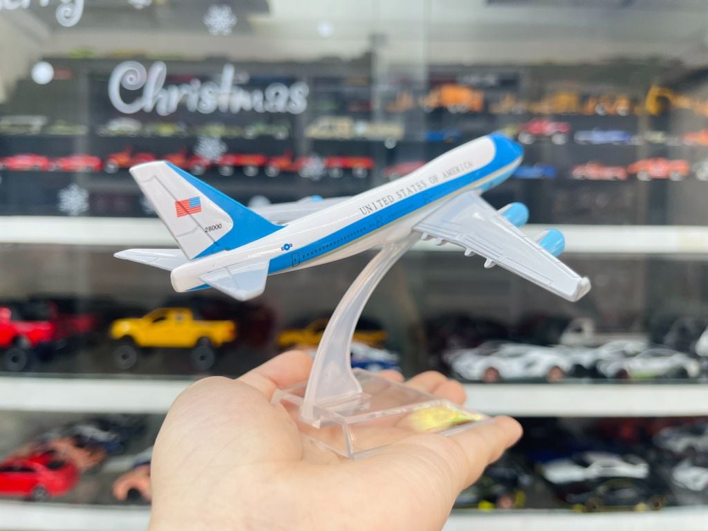 Mô hình máy bay Chuyên cơ tổng thống Mỹ Boeing B747 Air Force One 16cm MB16015