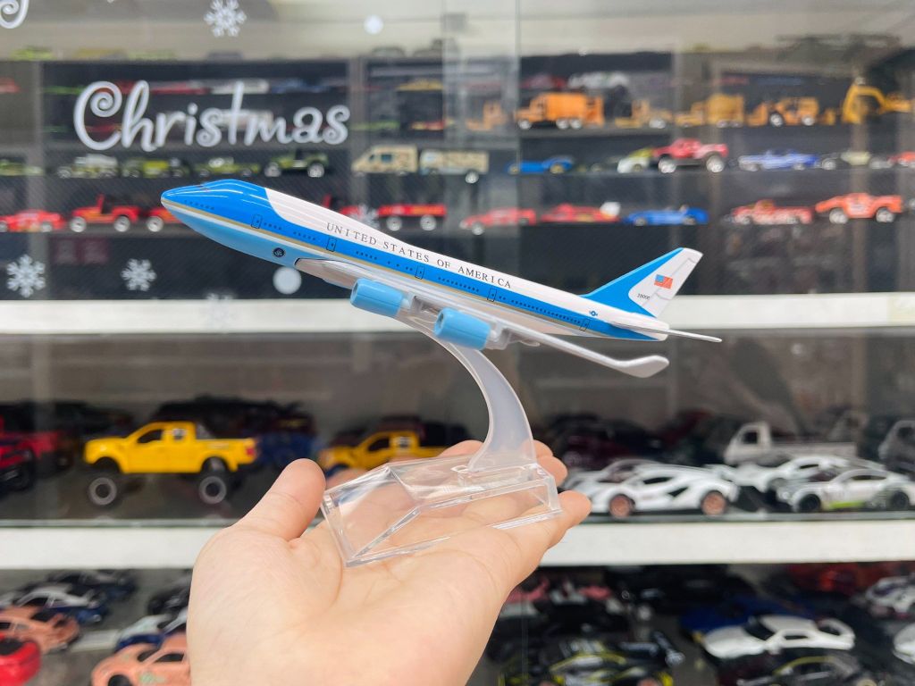 Mô hình máy bay Chuyên cơ tổng thống Mỹ Boeing B747 Air Force One 16cm MB16015