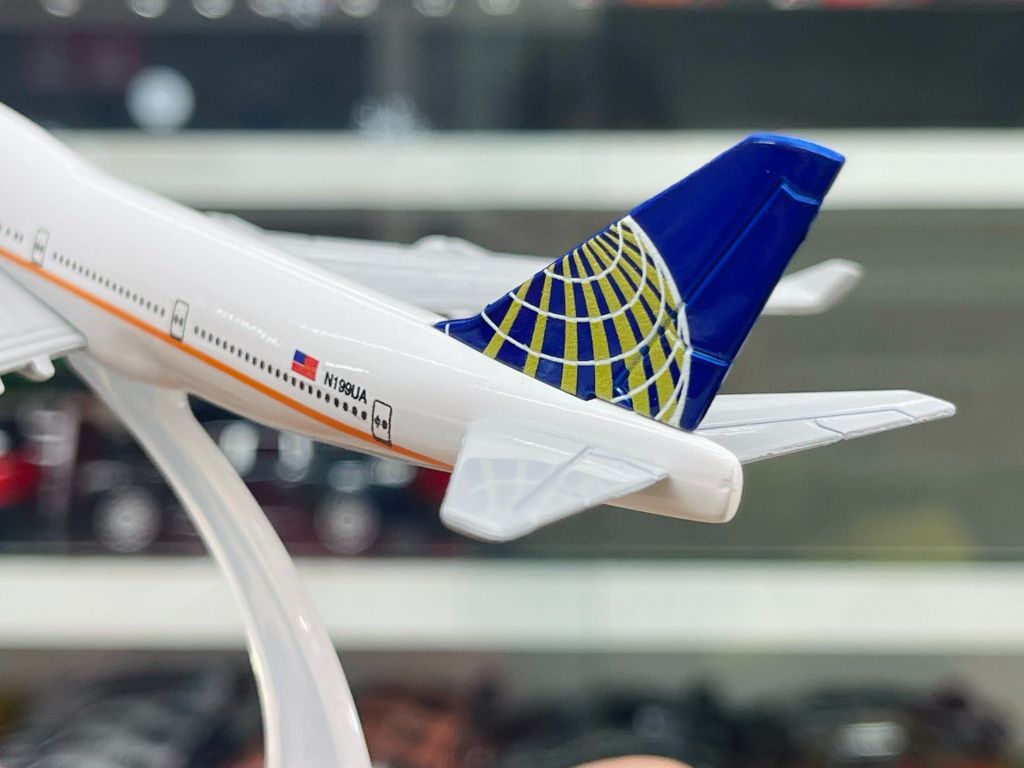 Mô hình máy bay United Airlines Boeing B747 16cm MB16017