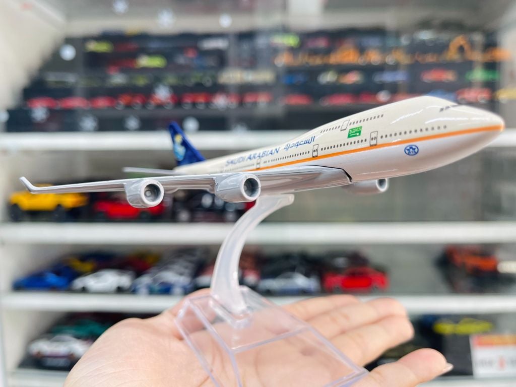 Mô hình máy bay Saudi Arabia Airlines Boeing B747 16cm MB16020