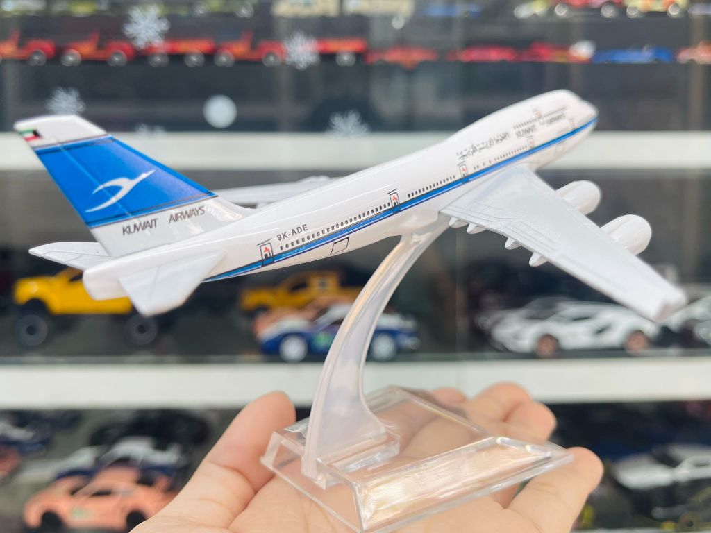 Mô hình máy bay Kuwait Airways Boeing B747-29BM 16cm MB16021