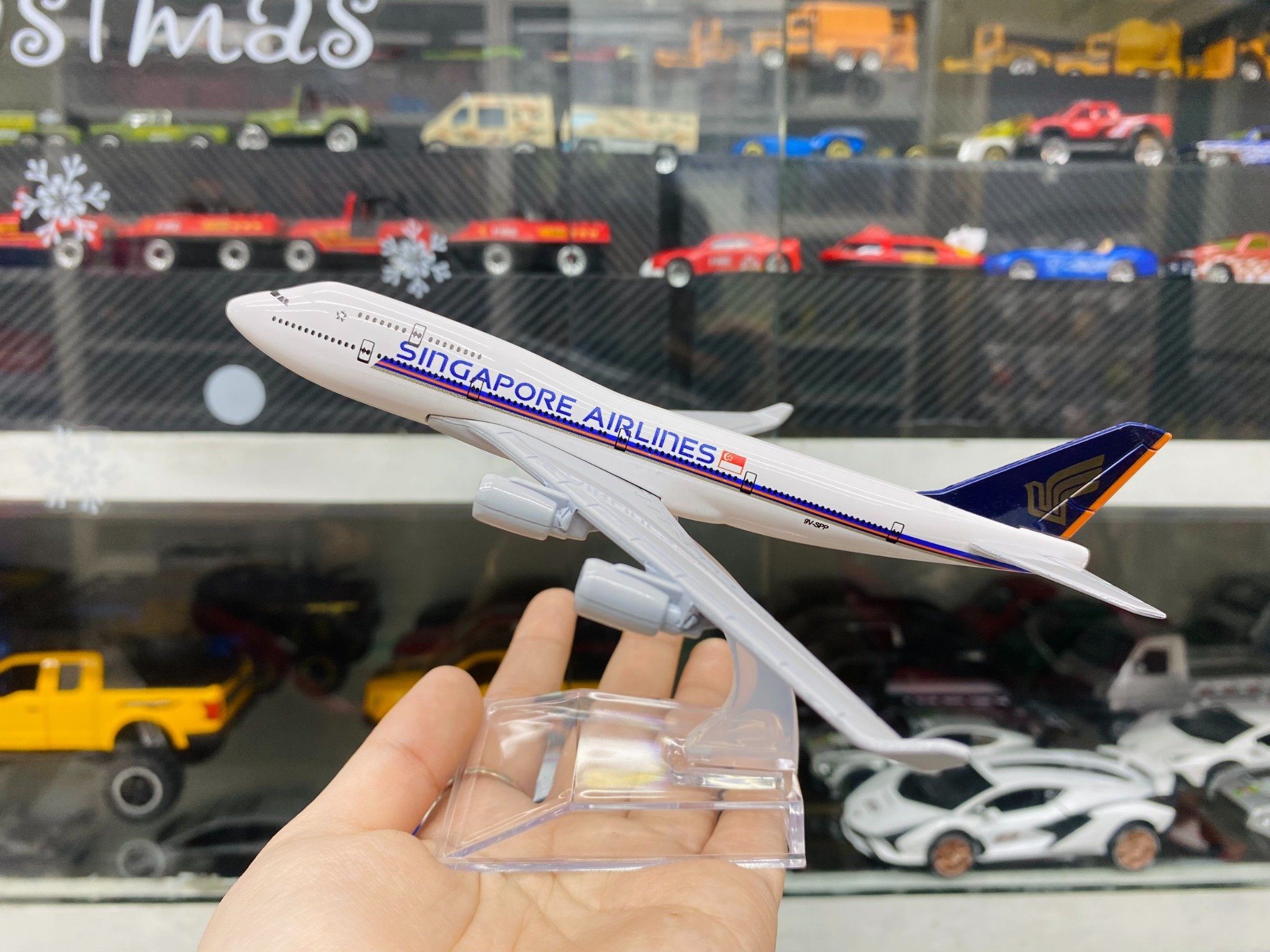  Mô hình máy bay Singapore Airlines Boeing B747 16cm MB16024 