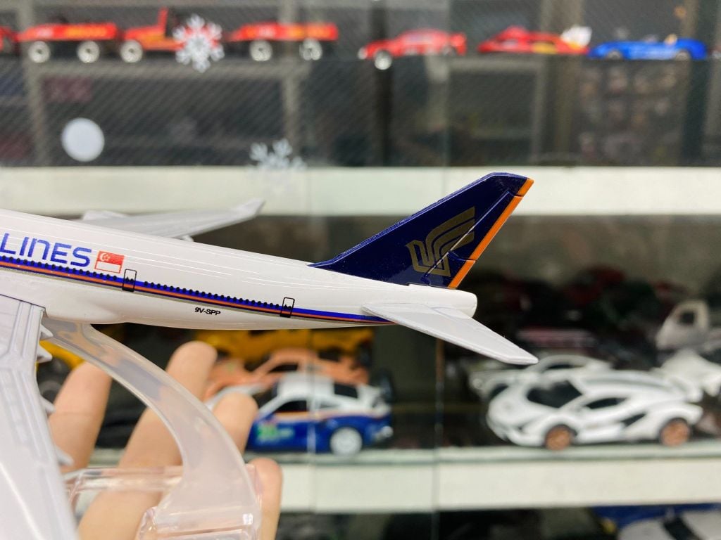 Mô hình máy bay Singapore Airlines Boeing B747 16cm MB16024