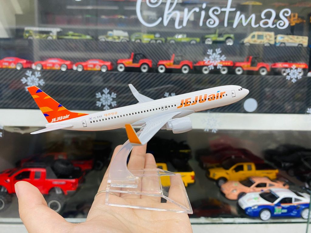 Mô hình máy bay vận chuyển Hàn Quốc Korea Jeju Air Boeing B737 16cm MB16038