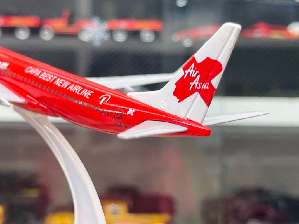 Mô hình máy bay Air Asia.com Boeing B737 16cm MB16047