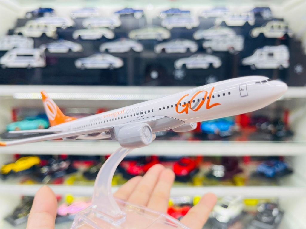 Mô hình máy bay PR-GTF Voegol.com GOL Boeing B737 16cm MB16048