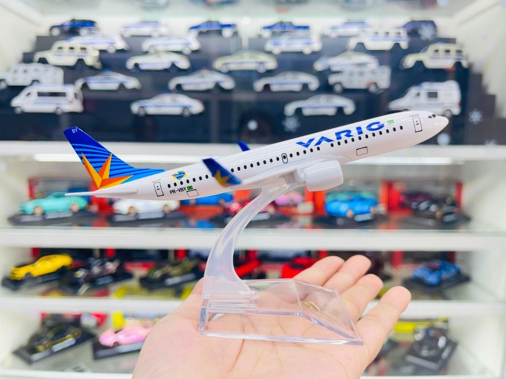 Mô hình máy bay Brazil VARIG PR-VBY Boeing B737 16cm MB16049