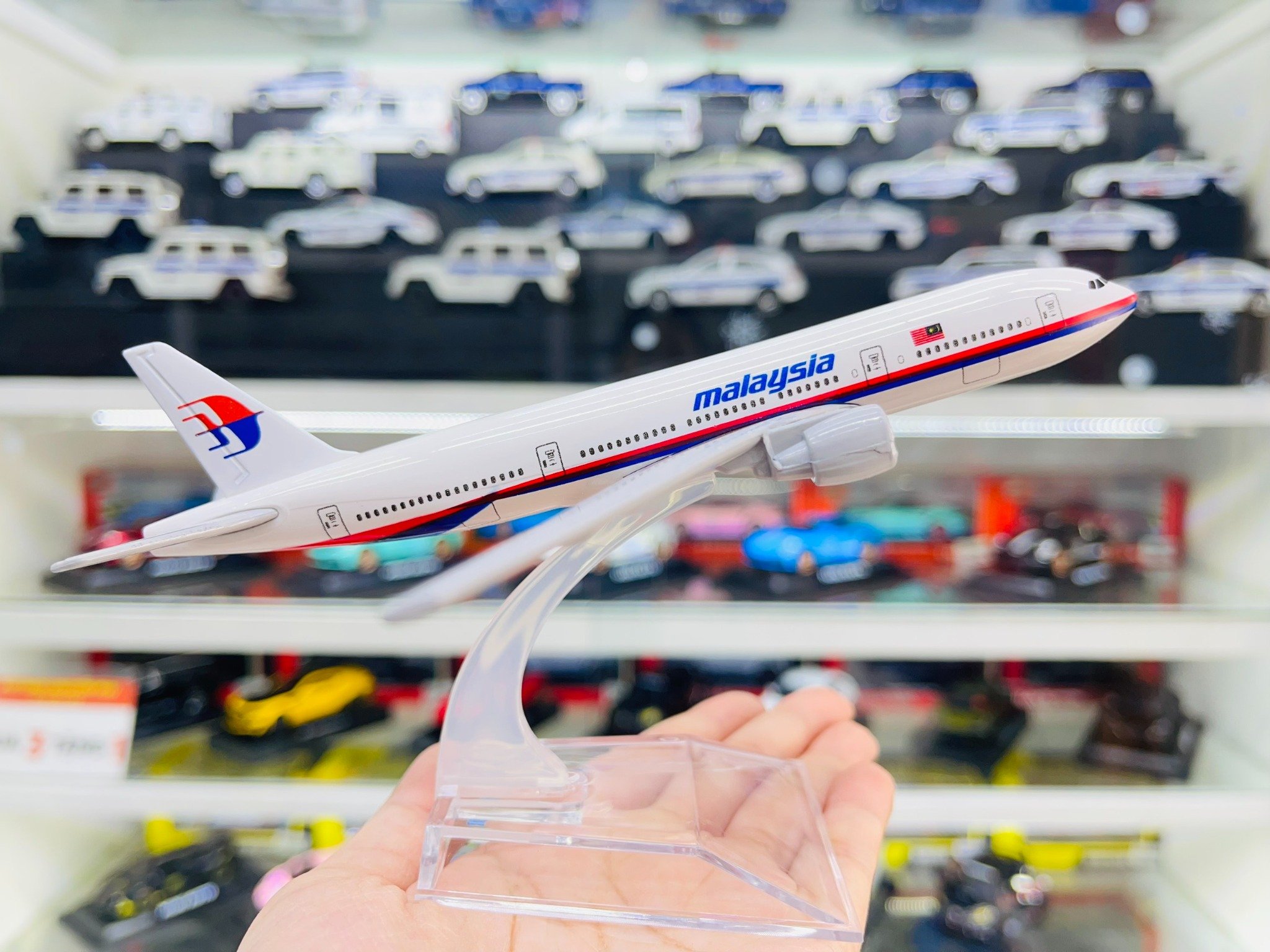  Mô hình máy bay Malaysia Airlines Boeing B777 16cm MB16064 