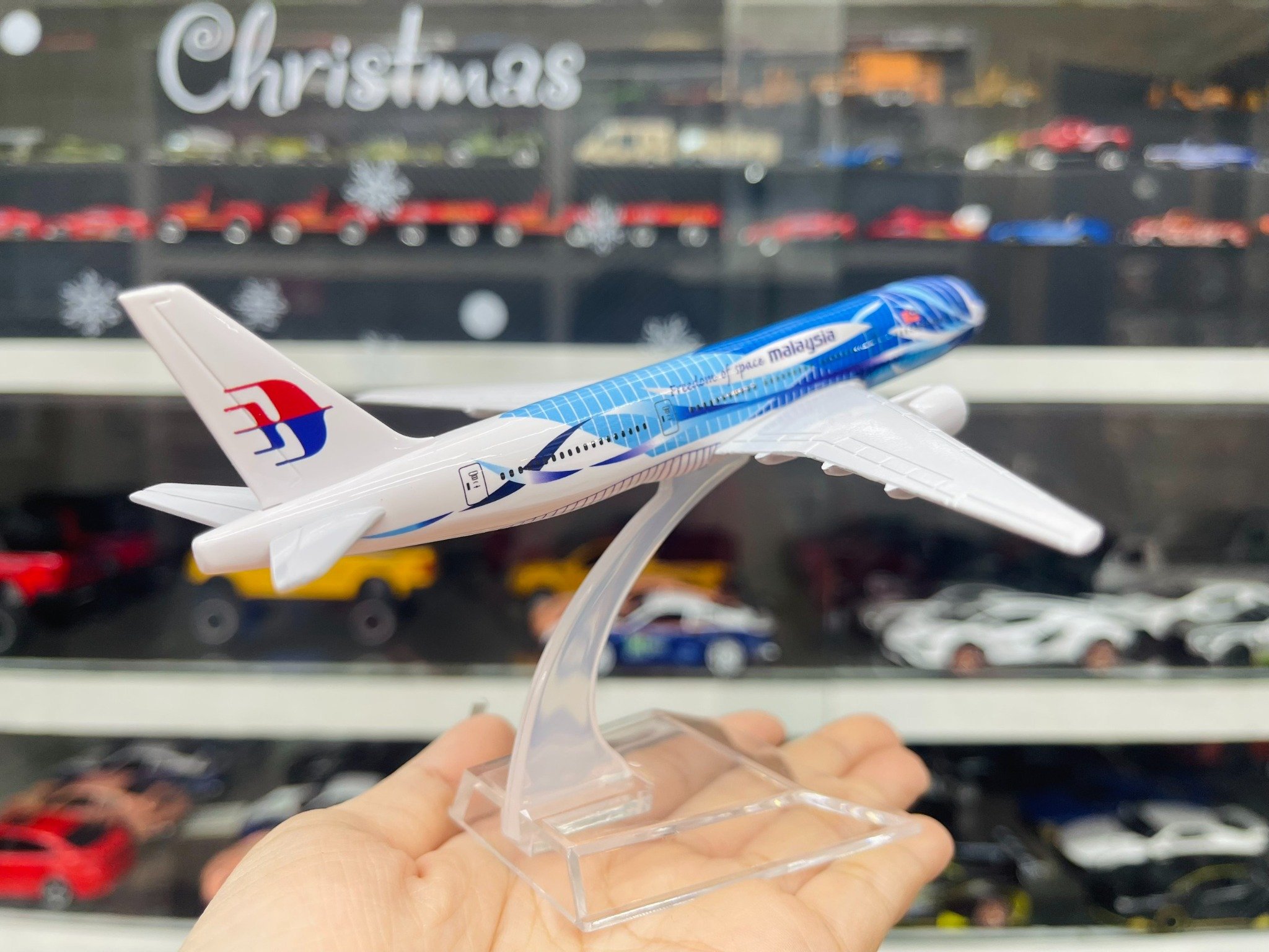  Mô hình máy bay Malaysia Heliconia Boeing B777-2H6 16cm MB16065 