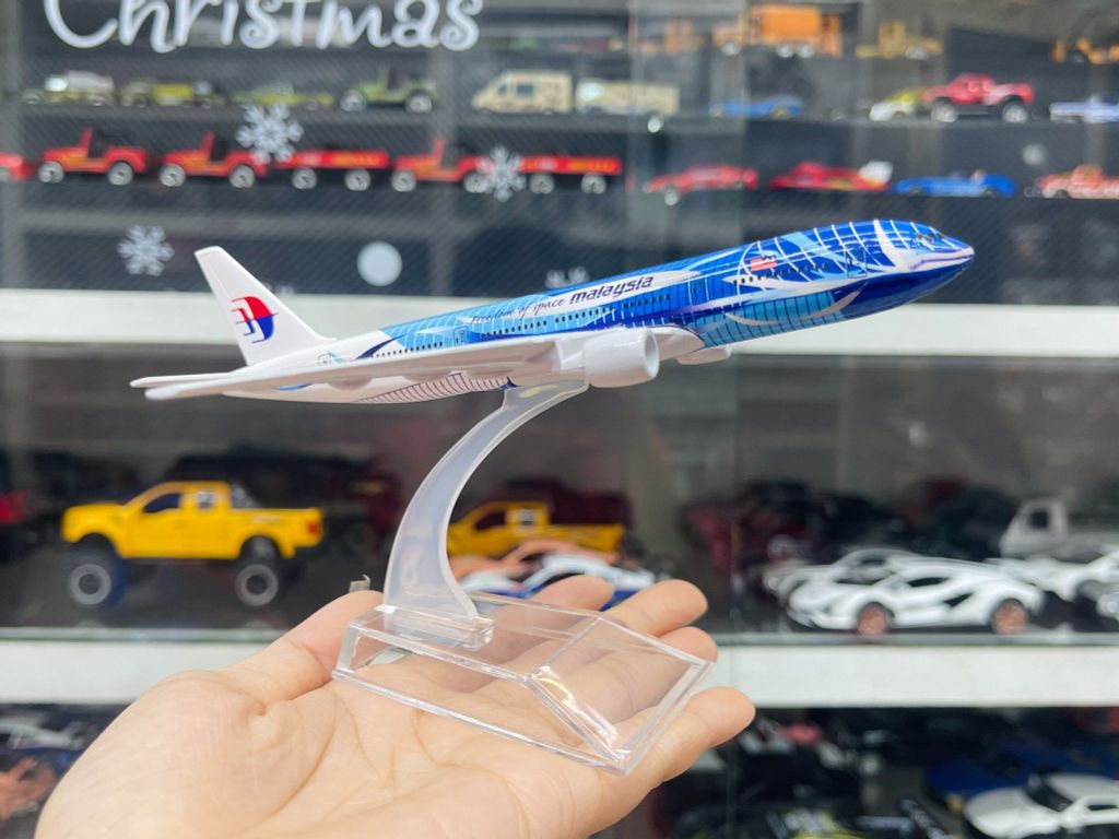 Mô hình máy bay Malaysia Heliconia Boeing B777-2H6 16cm MB16065