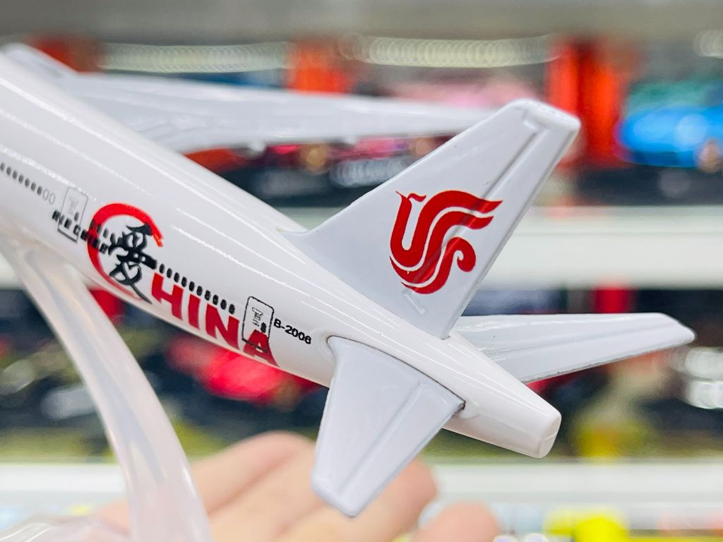 Mô hình máy bay Air China Boeing B777-300ER 16cm MB16068