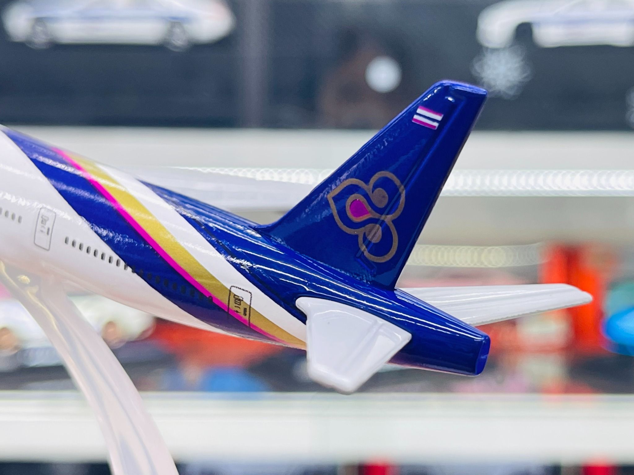  Mô hình máy bay Thai Airways Boeing B777-300ER 16cm MB16070 