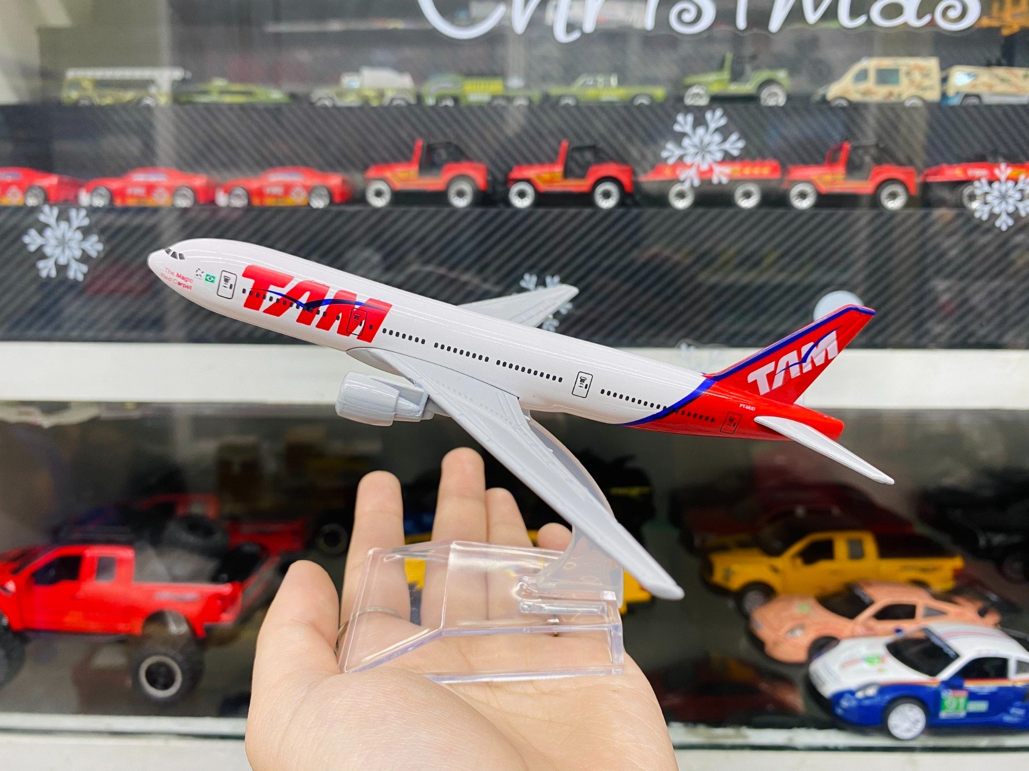  Mô hình máy bay Brazil Airlines TAM Boeing B777 16cm MB16074 