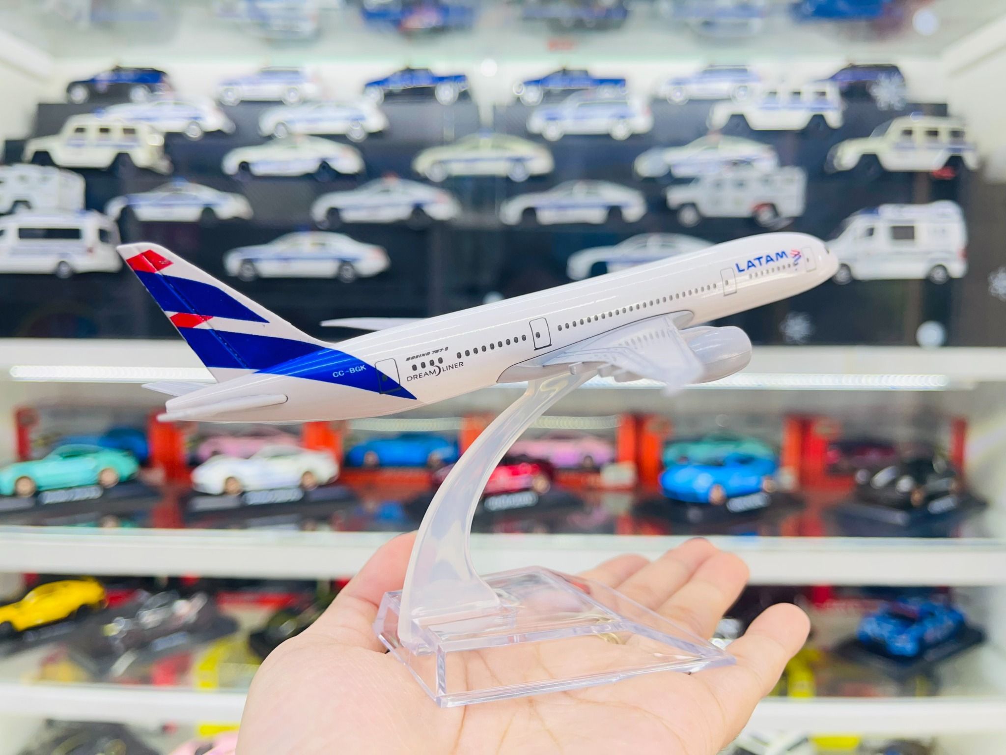  Mô hình máy bay Brazil Latam Arlines Dreamliner Boeing B787 16cm MB16080 