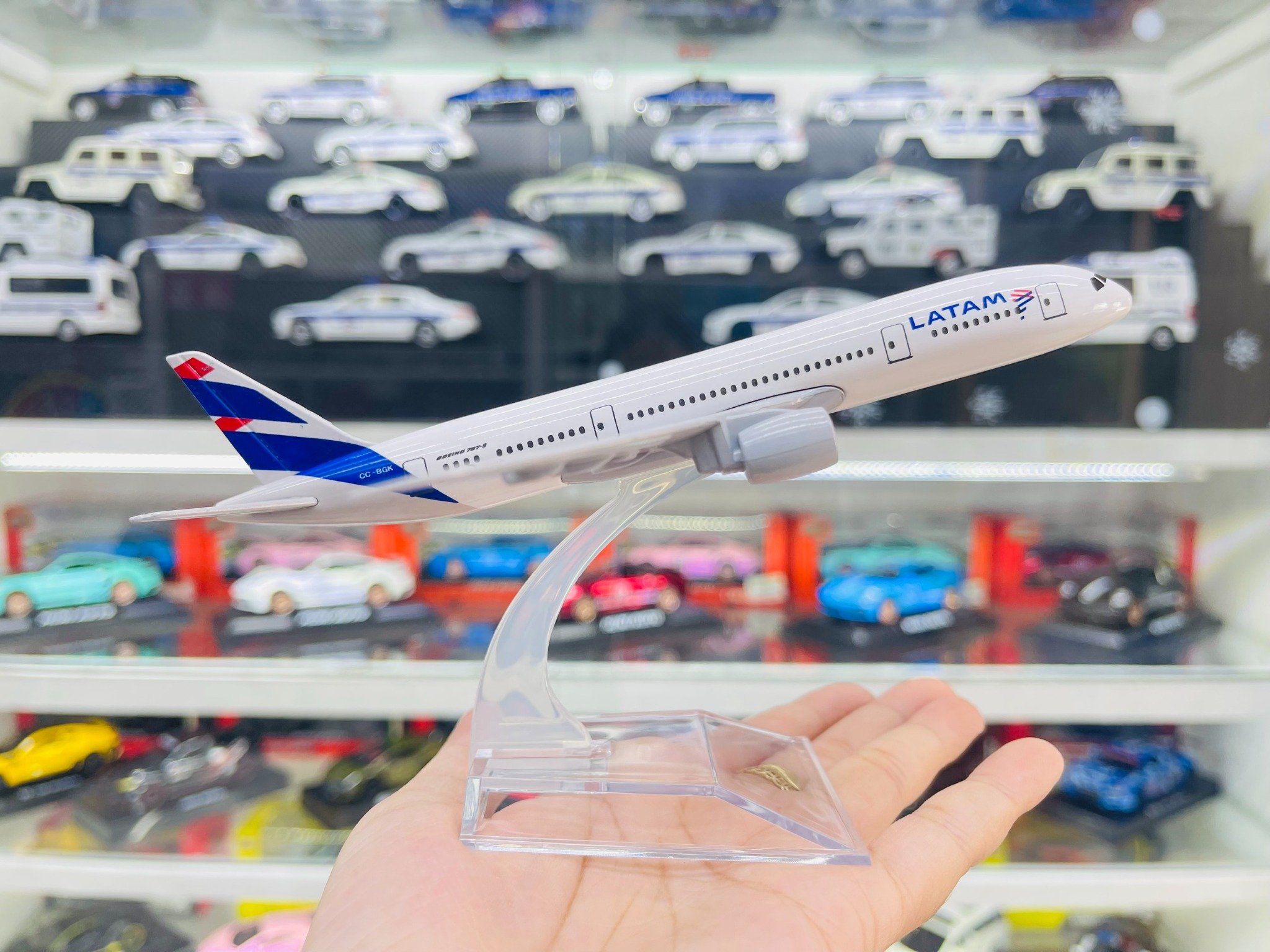  Mô hình máy bay Brazil Latam Arlines Dreamliner Boeing B787 16cm MB16080 