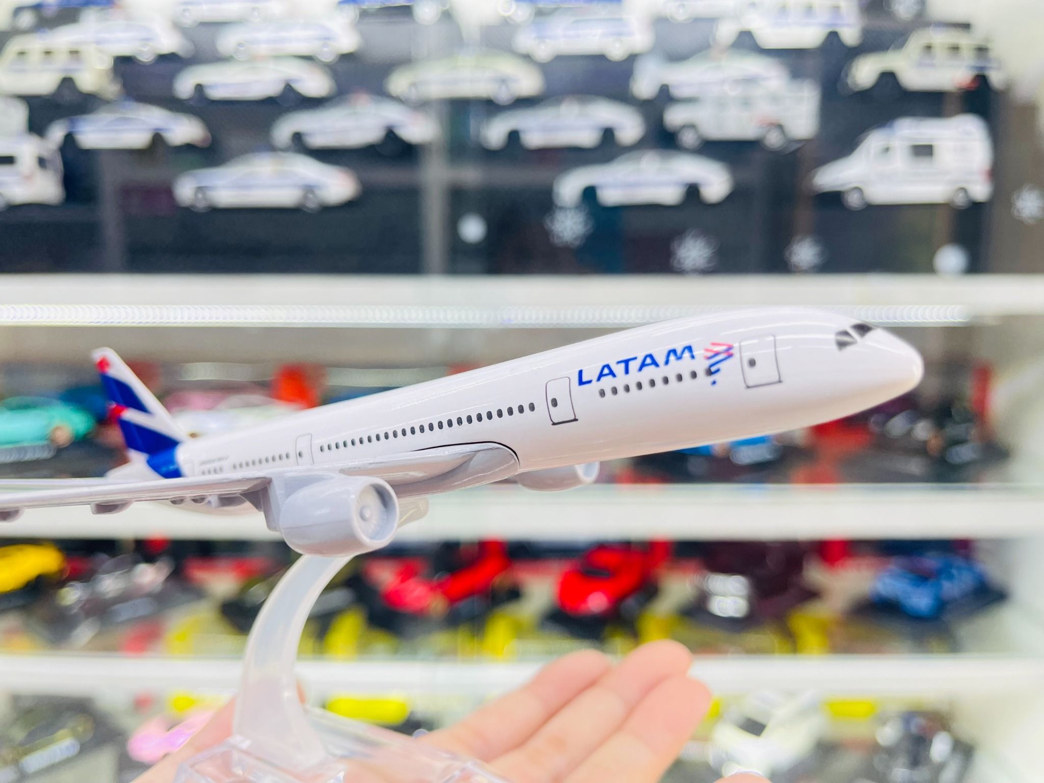  Mô hình máy bay Brazil Latam Arlines Dreamliner Boeing B787 16cm MB16080 