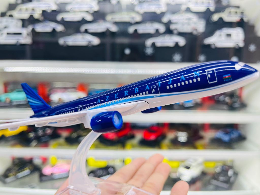 Mô hình máy bay London Azerbaijan Dreamliner Boeing B787 16cm MB16081