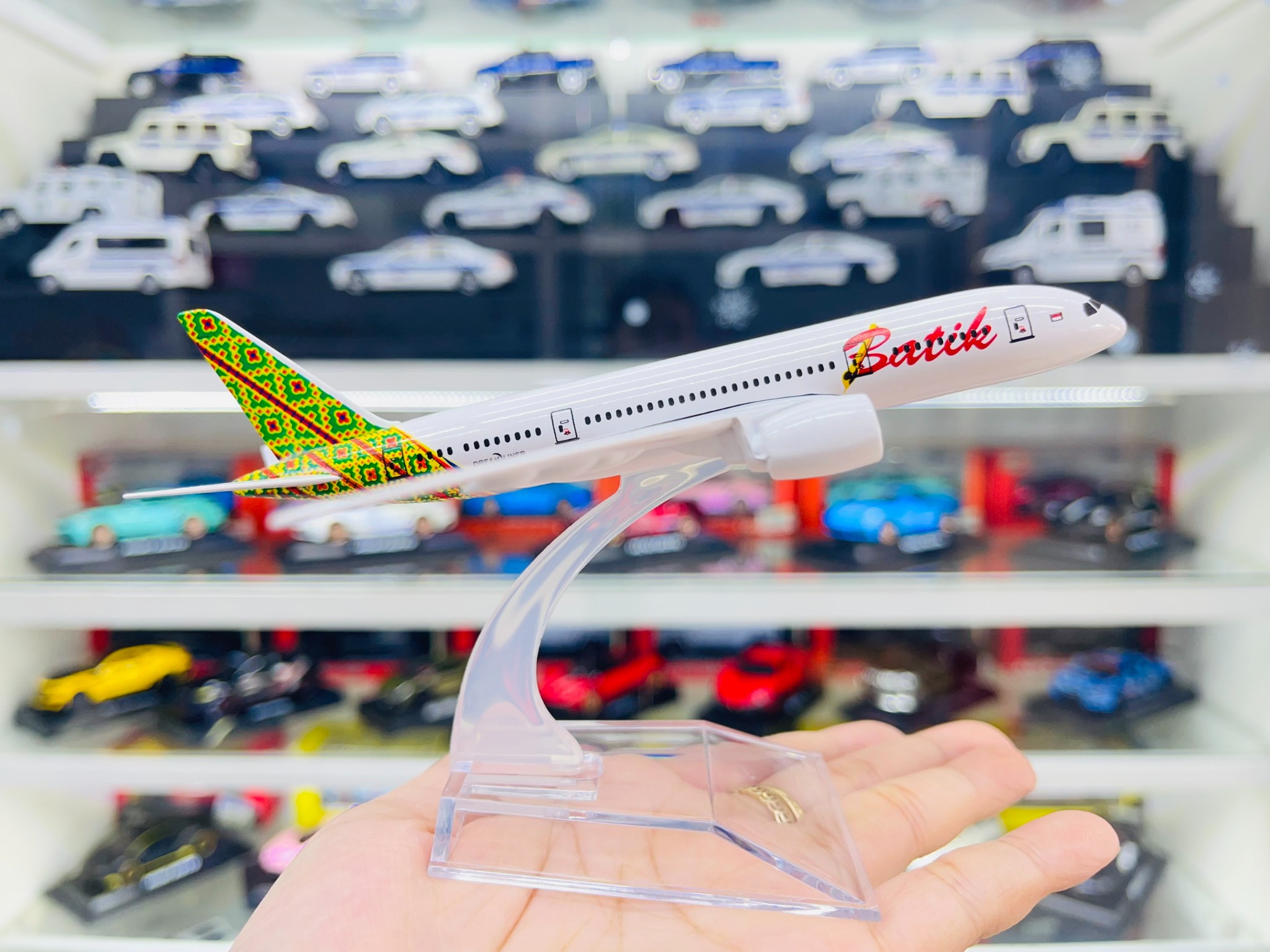  Mô hình máy bay Indonesia Batik Dreamliner Boeing B787 16cm MB16082 
