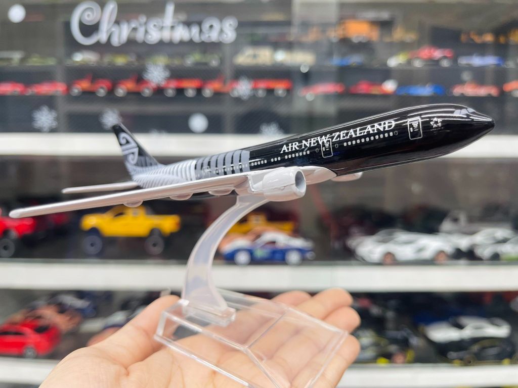 Mô hình máy bay Air New Zealands Boeing B777-200ER 16cm MB16087