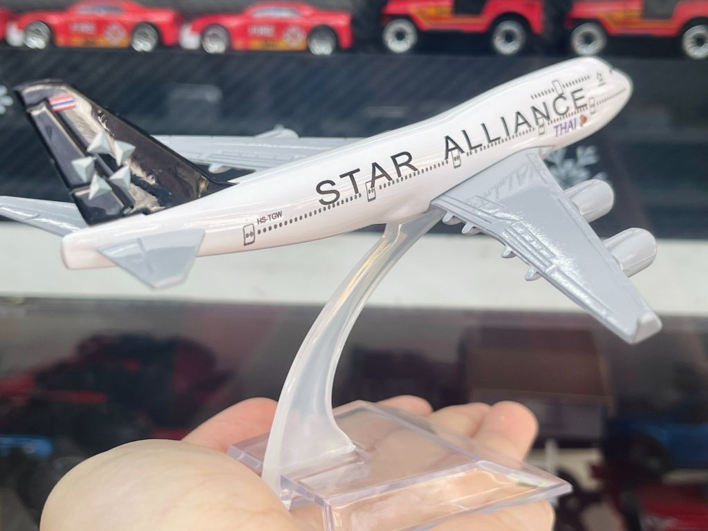 Mô hình máy bay Thai Star Alliance Boeing B747 16cm MB16088