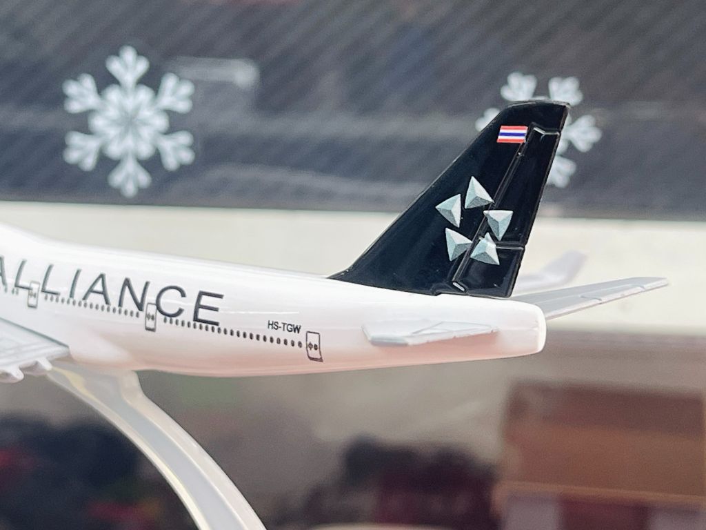 Mô hình máy bay Thai Star Alliance Boeing B747 16cm MB16088