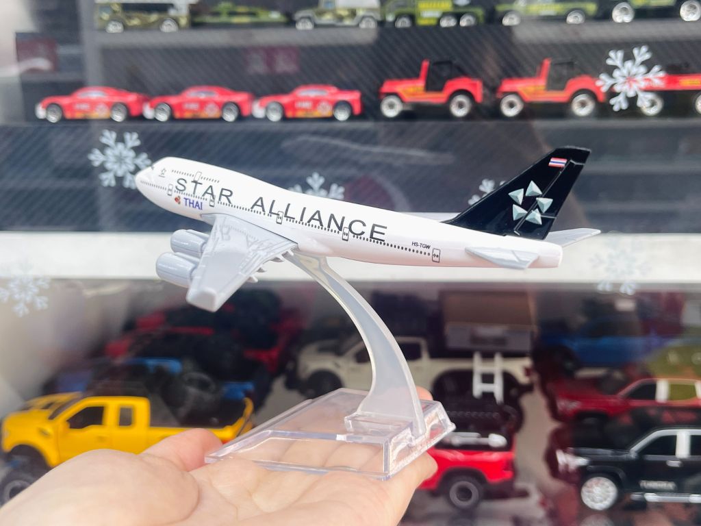 Mô hình máy bay Thai Star Alliance Boeing B747 16cm MB16088
