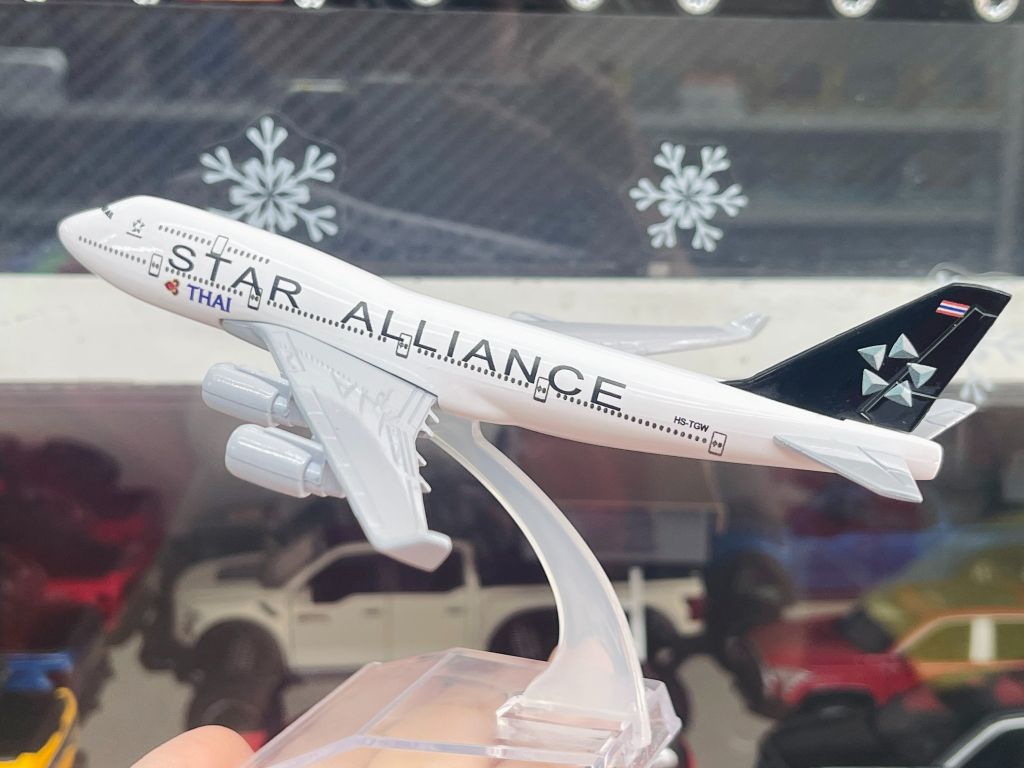 Mô hình máy bay Thai Star Alliance Boeing B747 16cm MB16088