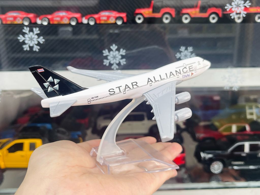 Mô hình máy bay Thai Star Alliance Boeing B747 16cm MB16088