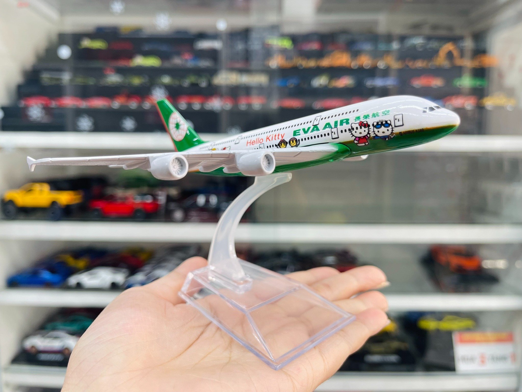  Mô hình máy bay Eva Air Hello Kitty Green Airbus A380 16cm MB16108 