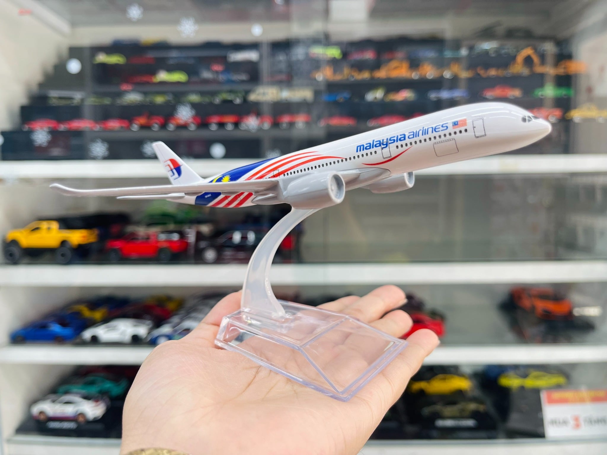  Mô hình máy bay Malaysia AIrlines Airbus A350-900 16cm MB16112 