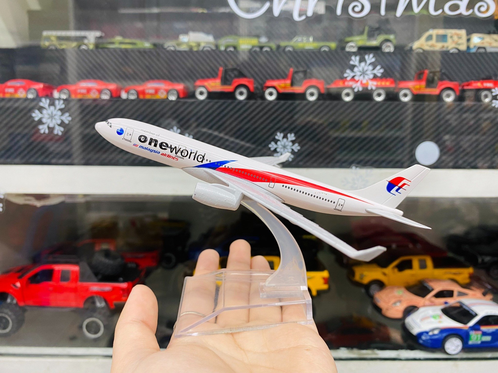  Mô hình máy bay Malaysia Airline One World Airbus A330 16cm MB16117 