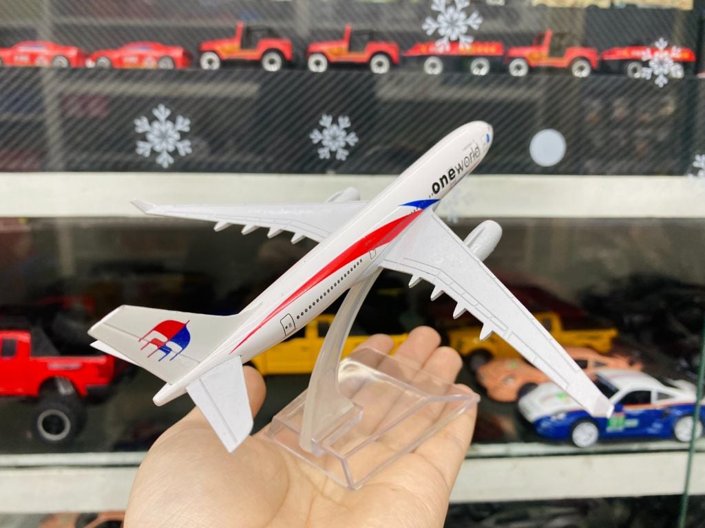 Mô hình máy bay Malaysia Airline One World Airbus A330 16cm MB16117