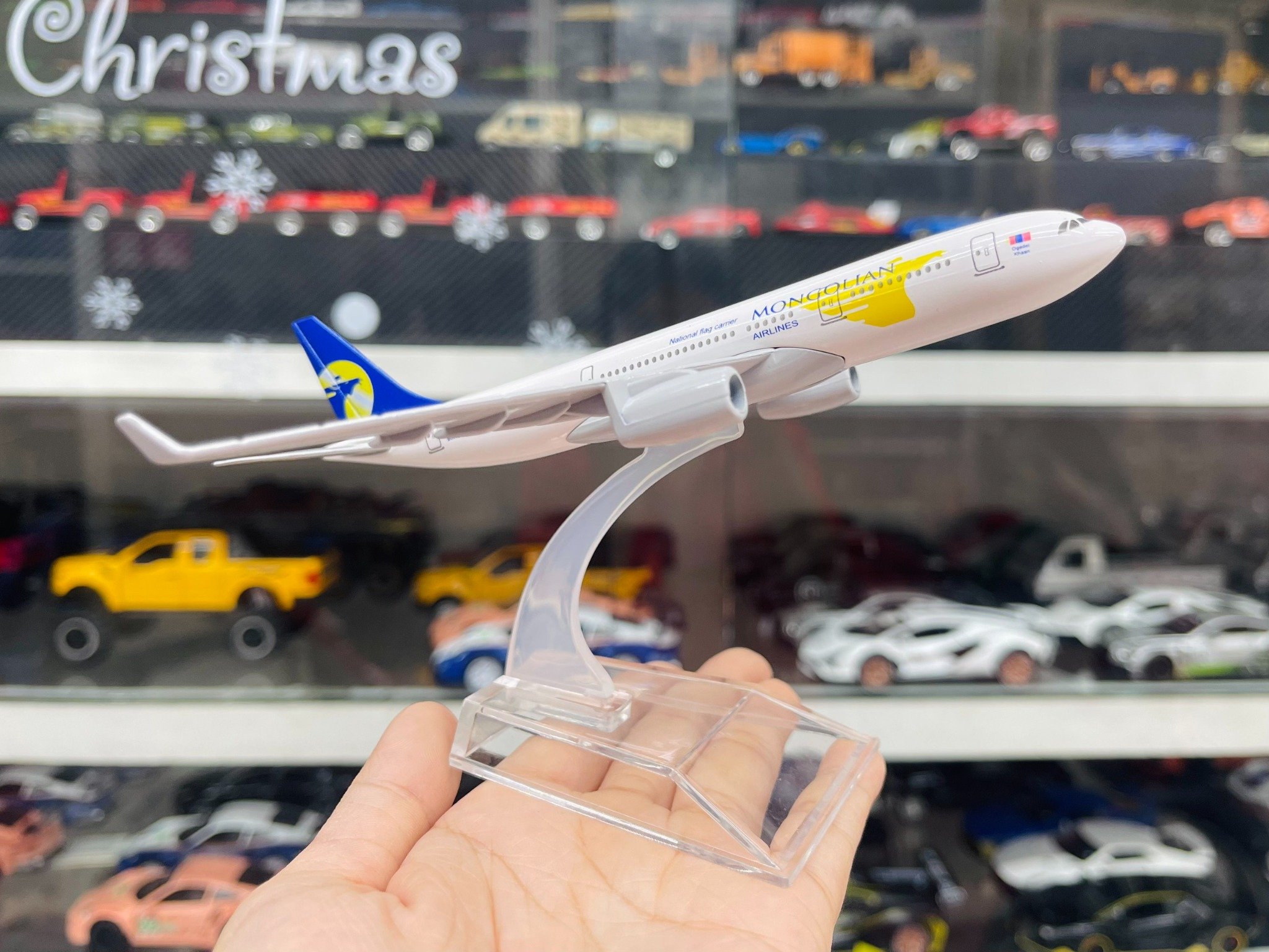  Mô hình máy bay Mongolian Airlines Airbus A330 16cm MB16118 