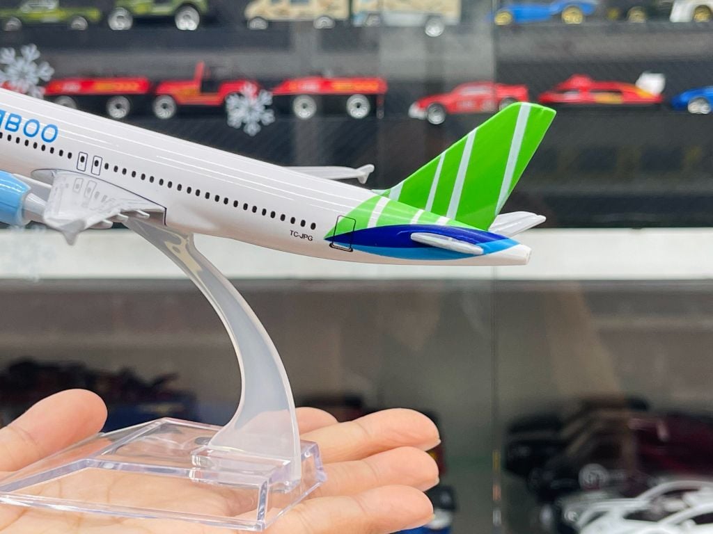 Mô hình máy bay Việt Nam Bamboo Airways Airbus A320 16cm MB16136