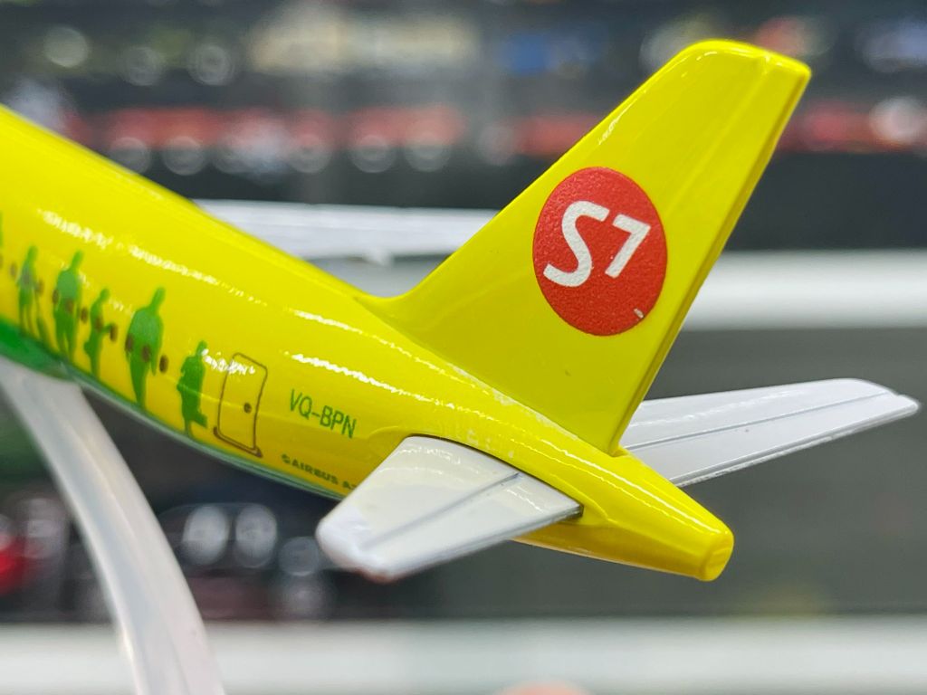 Mô hình máy bay Siberia Airlines S7 Airbus A320-200 16cm MB16140