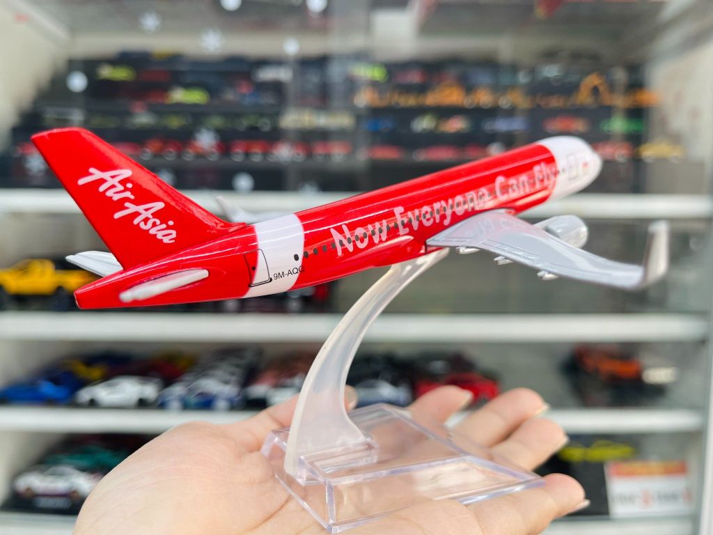 Mô hình máy bay Air Asia Now Everyone Can Fly Airbus A320-200 16cm MB16152