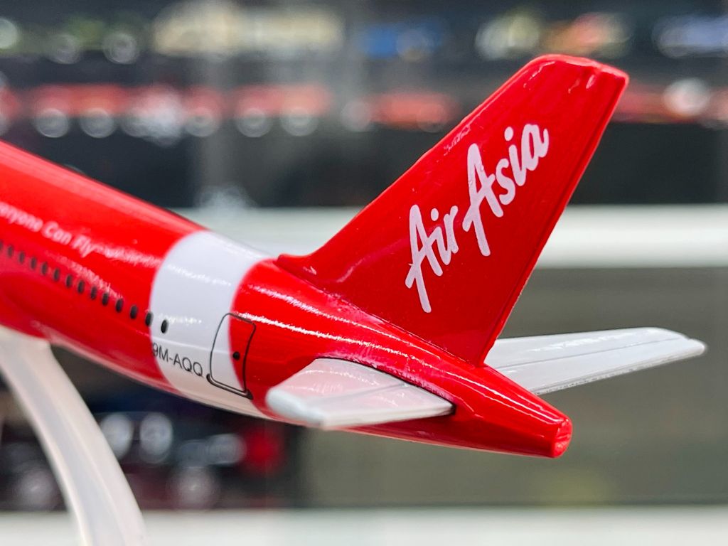 Mô hình máy bay Air Asia Now Everyone Can Fly Airbus A320-200 16cm MB16152