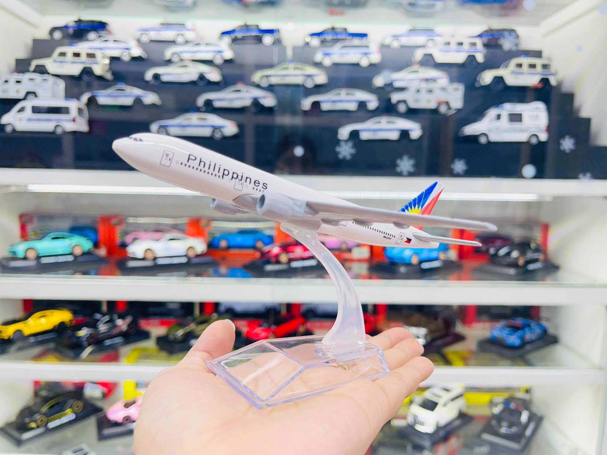  Mô hình máy bay Philipines Boeing B777-300ER 16cm MB16170 