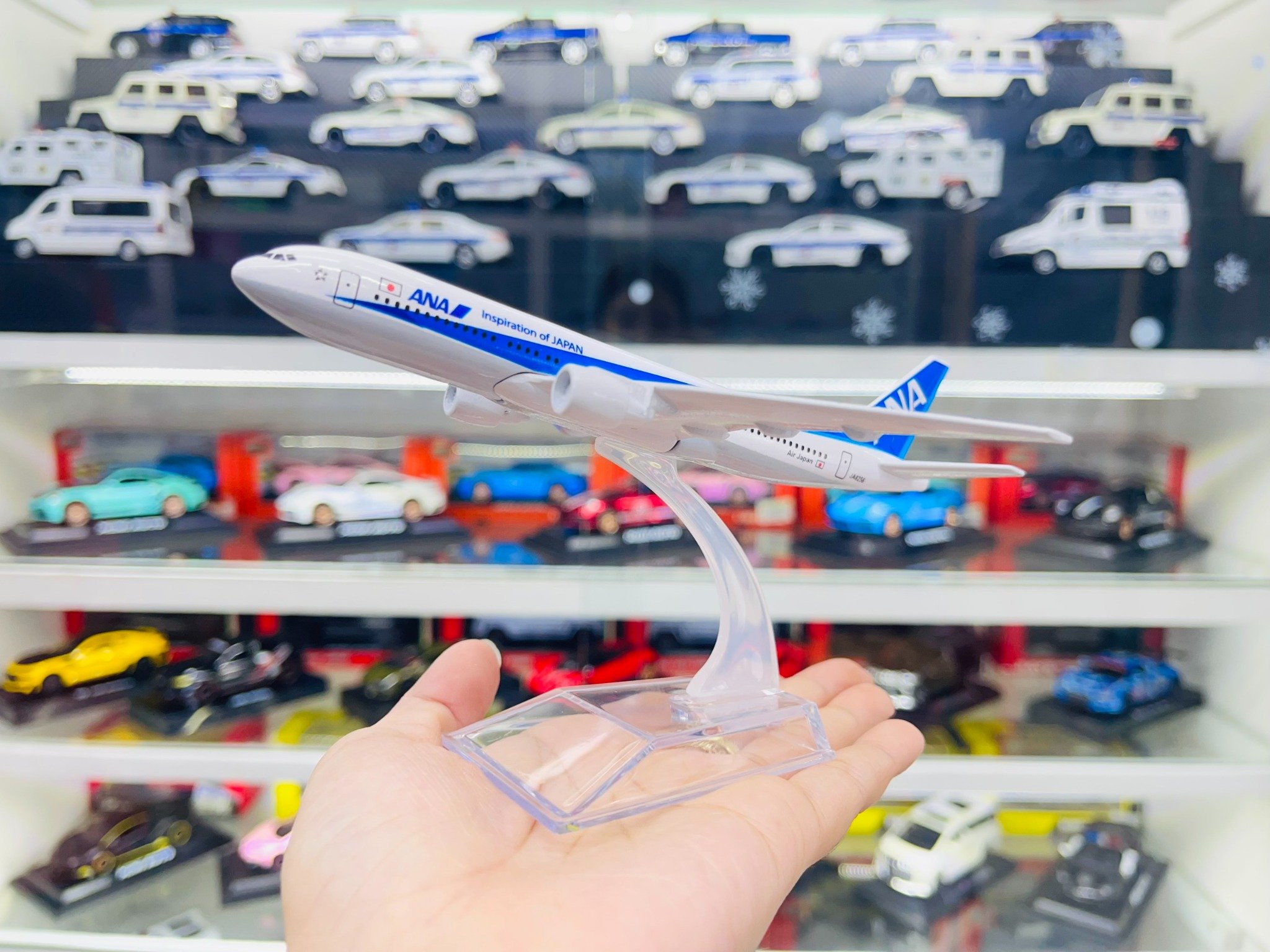  Mô hình máy bay Inspiration of Japan ANA Airlines Boeing B777 16cm MB16173 