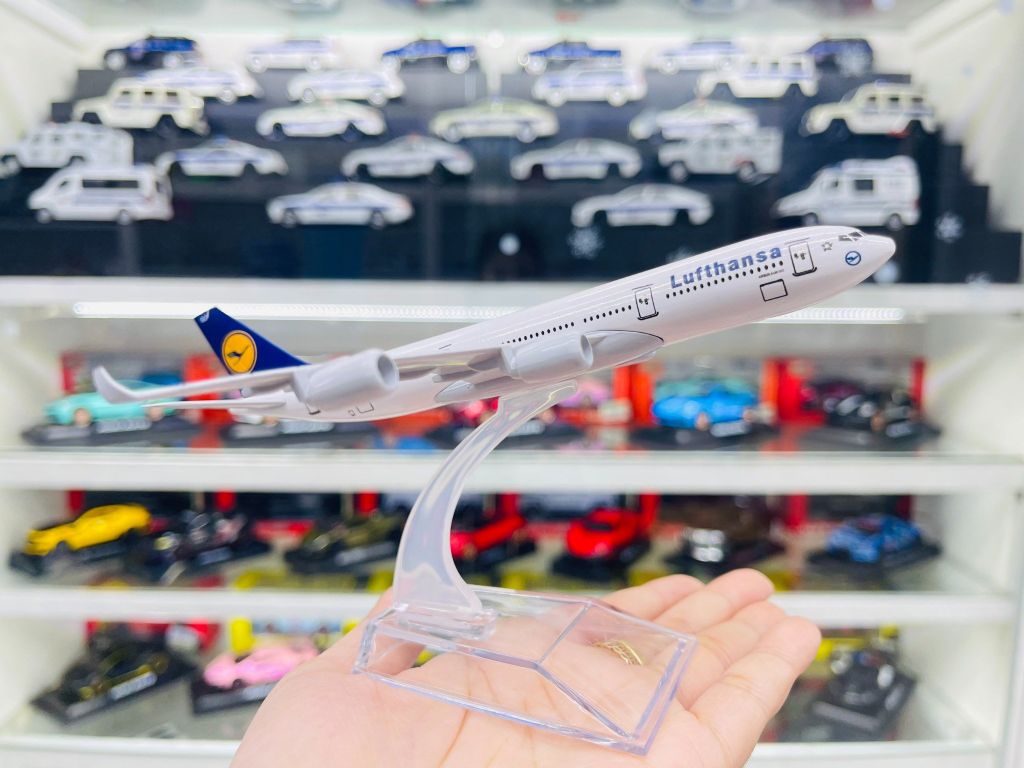 Mô hình máy bay Germany Lufthansa Airbus A340 16cm MB16178