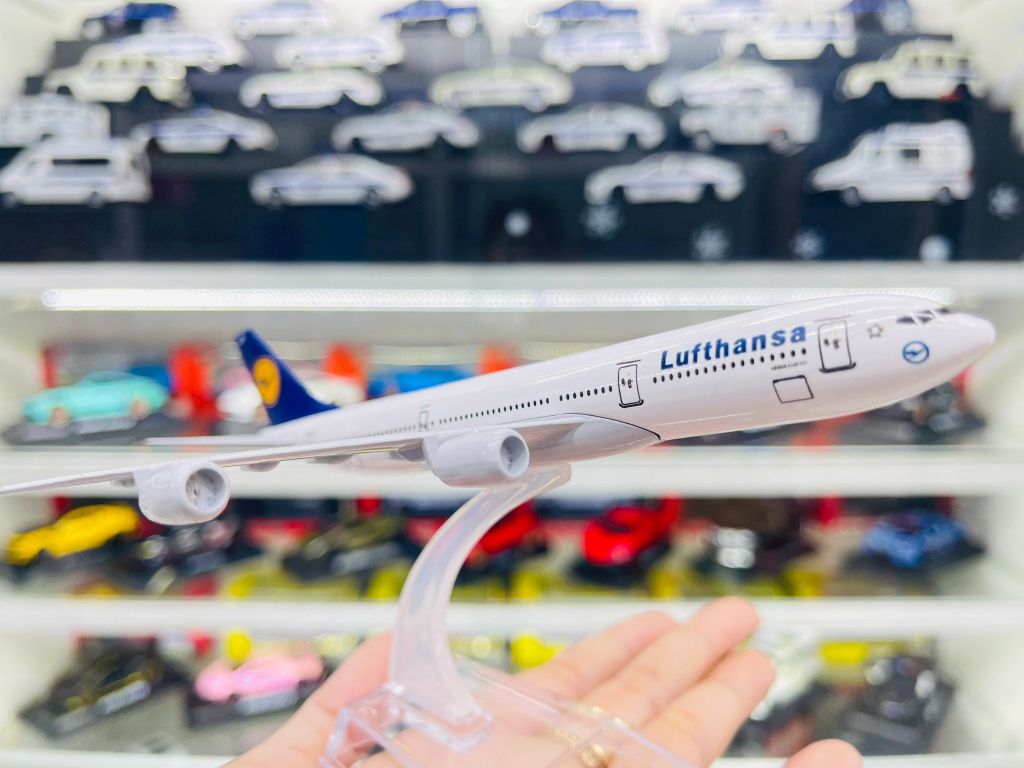 Mô hình máy bay Germany Lufthansa Airbus A340 16cm MB16178