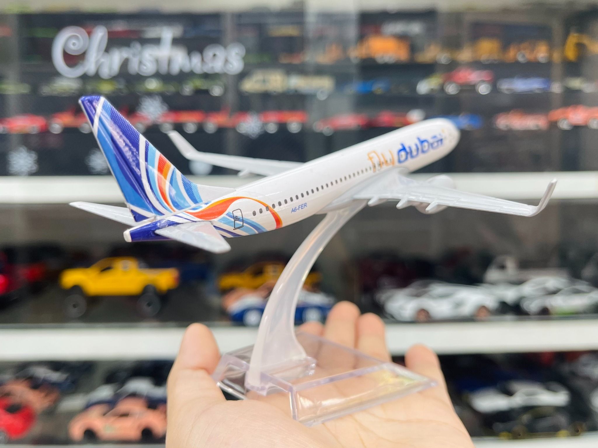  Mô hình máy bay Fly Dubai Airlines Boeing B737 kích thước 16cm MB16184 