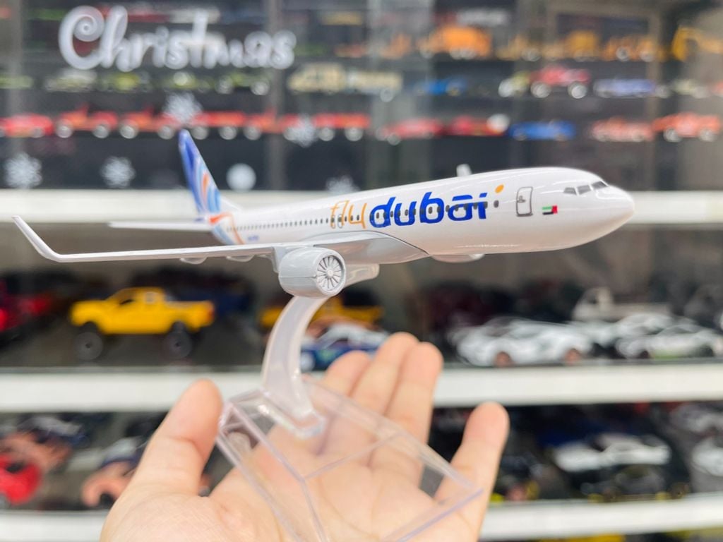 Mô hình máy bay Fly Dubai Airlines Boeing B737 kích thước 16cm MB16184