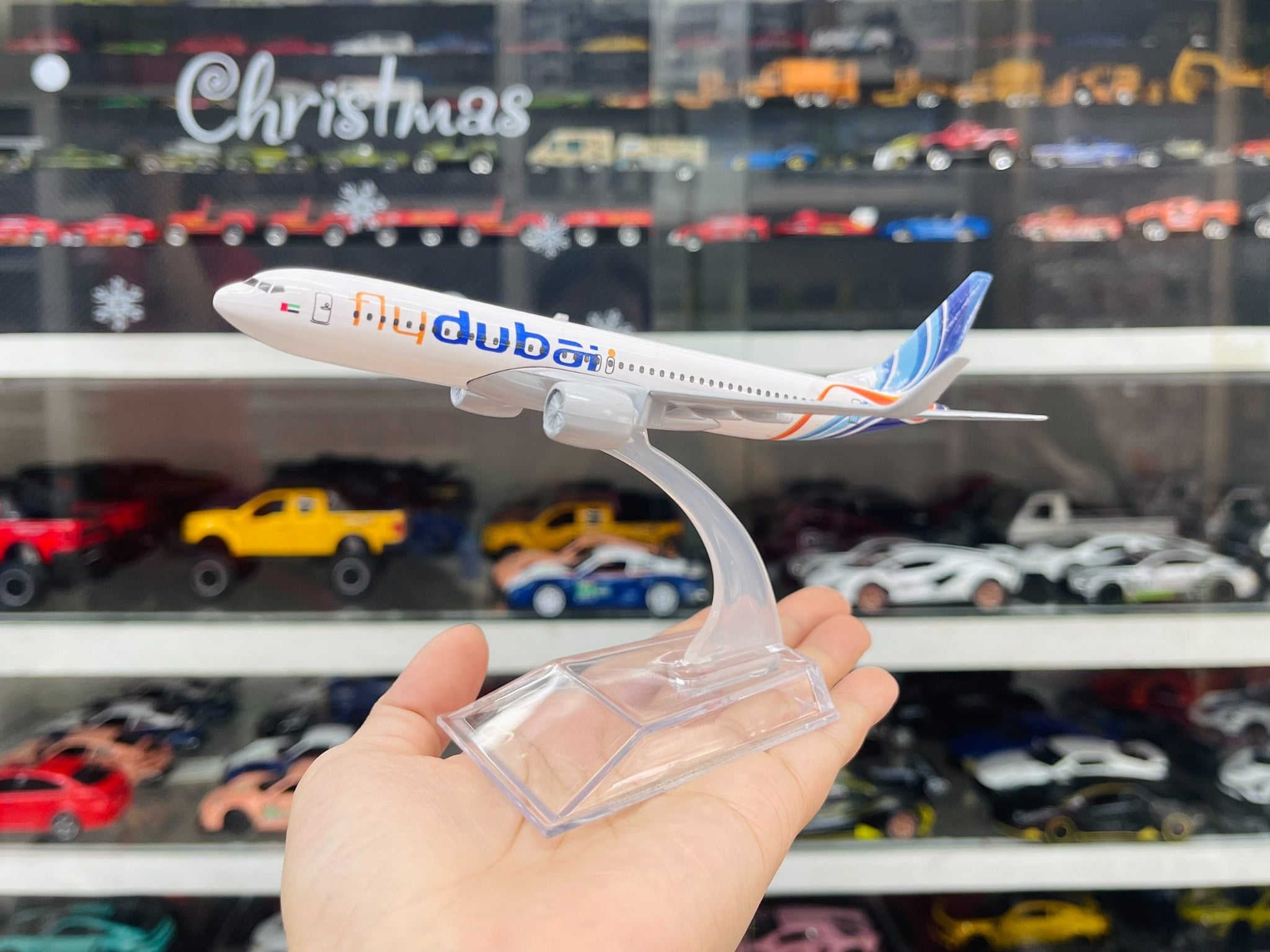  Mô hình máy bay Fly Dubai Airlines Boeing B737 kích thước 16cm MB16184 