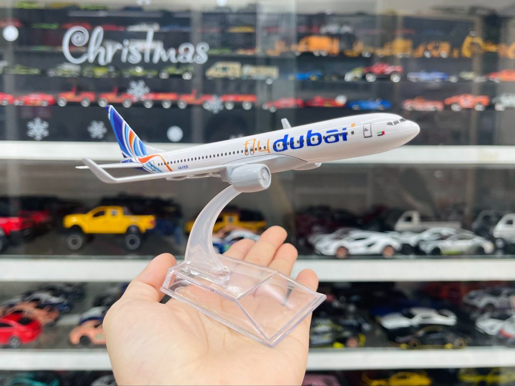 Mô hình máy bay Fly Dubai Airlines Boeing B737 kích thước 16cm MB16184