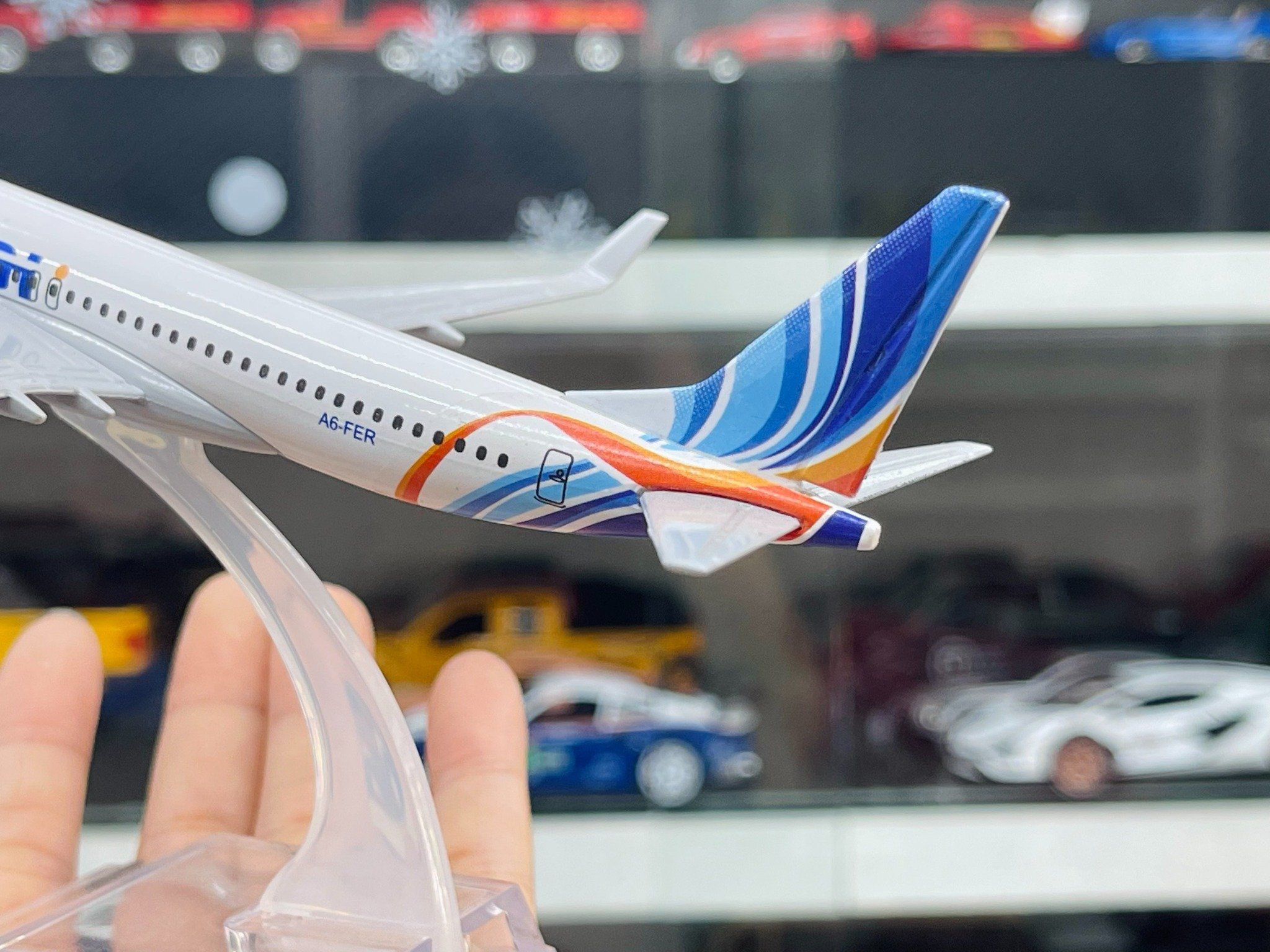  Mô hình máy bay Fly Dubai Airlines Boeing B737 kích thước 16cm MB16184 