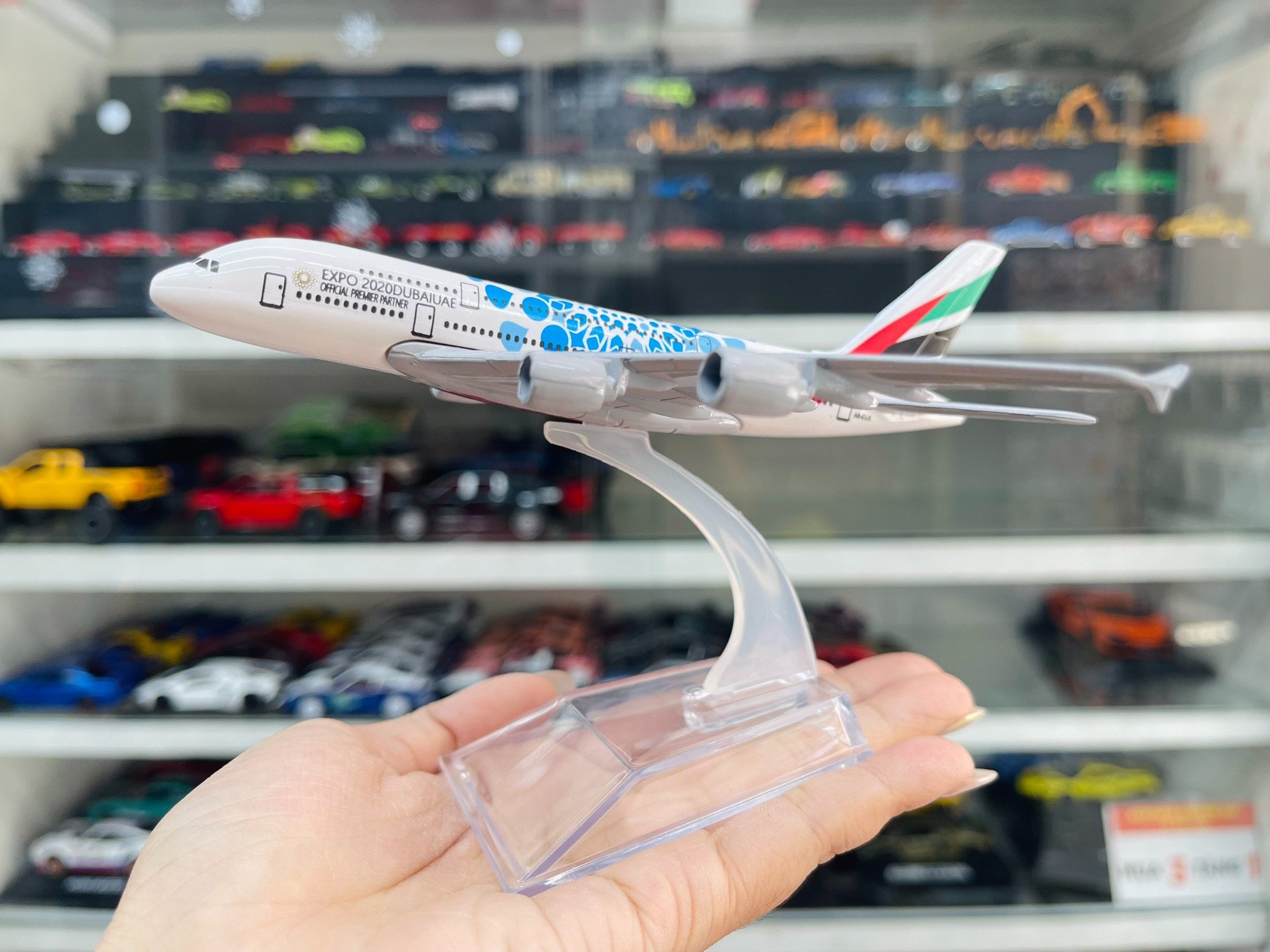  Mô hình máy bay UAE World Expo Airbus A380 kích thước 16cm MB16185 