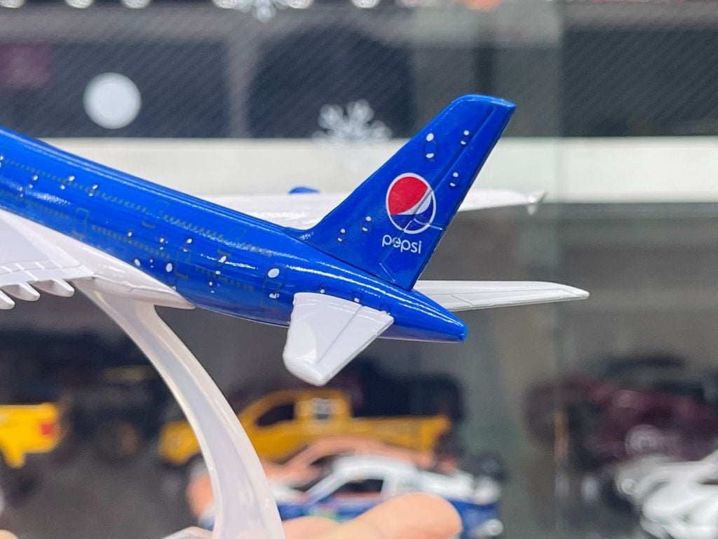 Mô hình máy bay Pepsi Air Airbus A380 kích thước 16cm MB16186