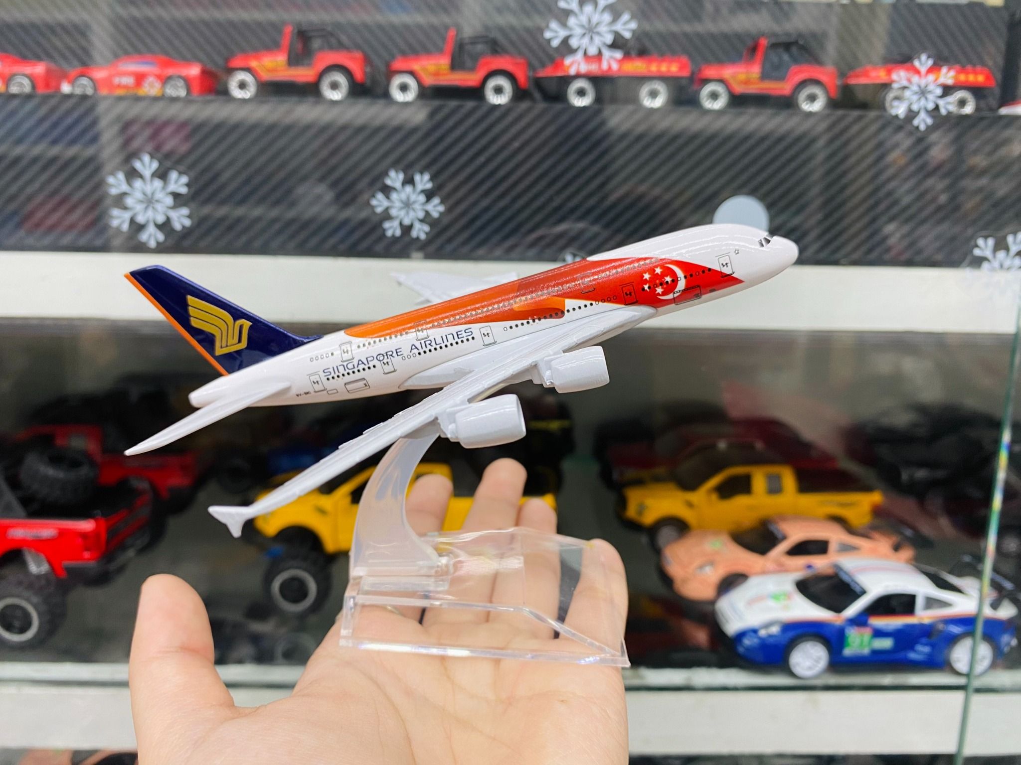  Mô hình máy bay Singapore Airbus A380 50th anniversary of Singapore kích thước 16cm MB16201 